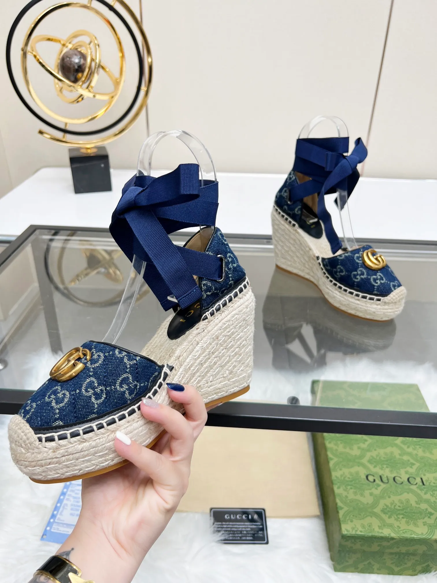 👟👟Ex-factory price 440👟👟 GUCCI wedge fisherman sandals, thick-soled straw, high-end quality, fabric: double G fabric, electric embroidery, lining: mixed sheepskin lining, yardage: 35 ~ 42, color: light blue. Dear new and old customers, the picture has been updated, please transfer the image to change. The upgraded version of the wedge heel currently has more than 40 colors. Transfer the image and sell it.